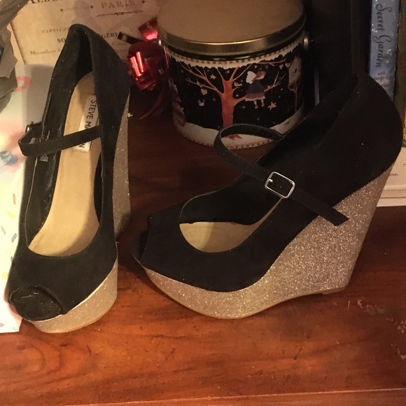 Steve Madden gold glitter peep toe wedges - Picture 2 of 2